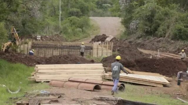 Arroyo del Medio: ejecutan obras viales en la zona rural