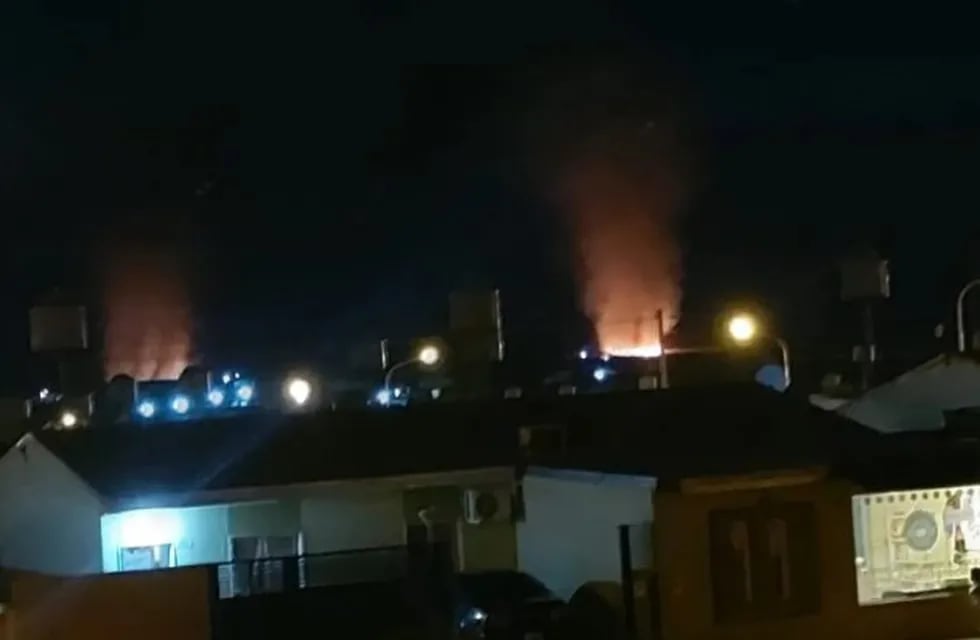 Voraz incendio desatado en Itaembé Guazú terminó con fuertes daños.