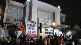 Multitudinaria marcha en la casa de Aníbal Lotockitocki. Foto: Federico López Claro