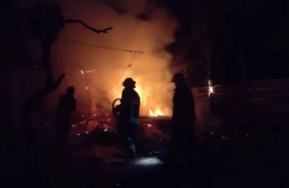 Vivienda incendiada en el barrio Solidaridad Norte de San Luis (imagen ilustrativa)