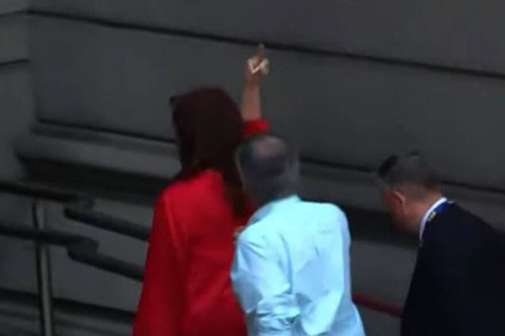 El polémico gesto de Cristina Kirchner al ingresar al Congreso