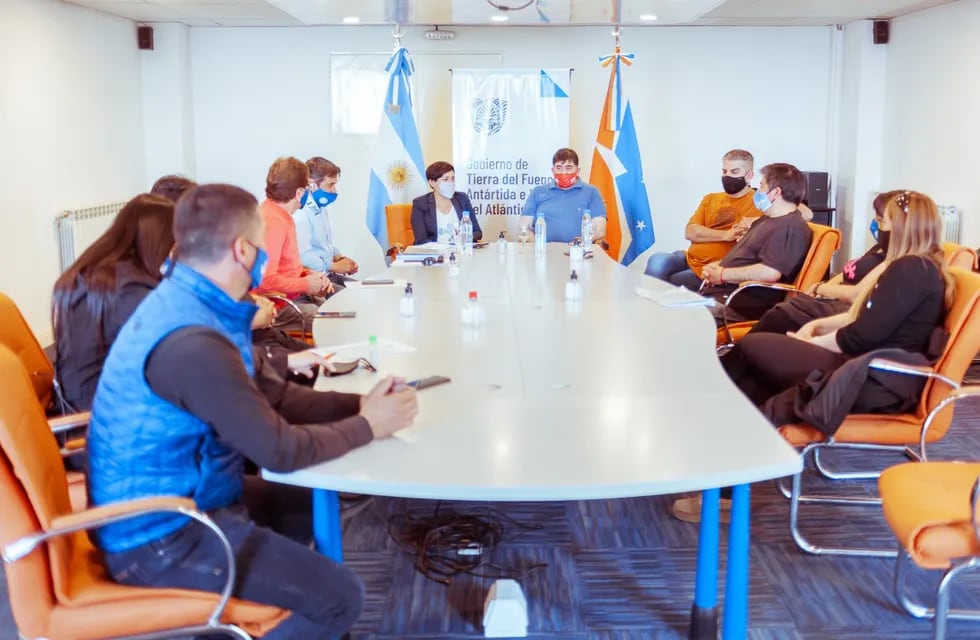 La reunión se llevó a cabo en Casa de Gobierno, en ella se debatió la vuelta a la presencialidad de las clases en Tierra del Fuego.