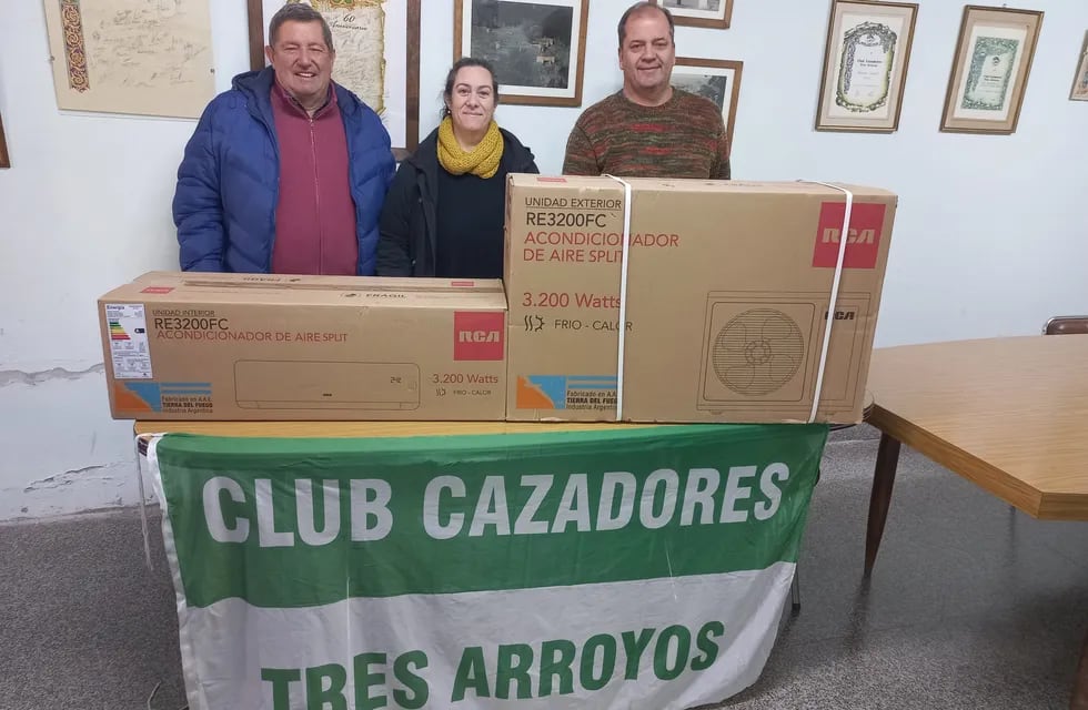 Donación del Club Cazadores Tres Arroyos a la Escuela Nº 11 de Claromecó