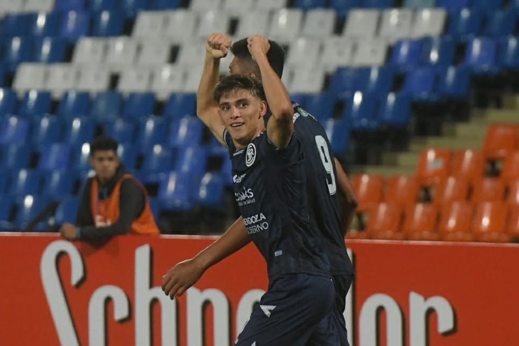 Lucas Ambrogio convirtió el primer gol de Independiente Rivadavia en el clásico ante Gimnasia de Mendoza.