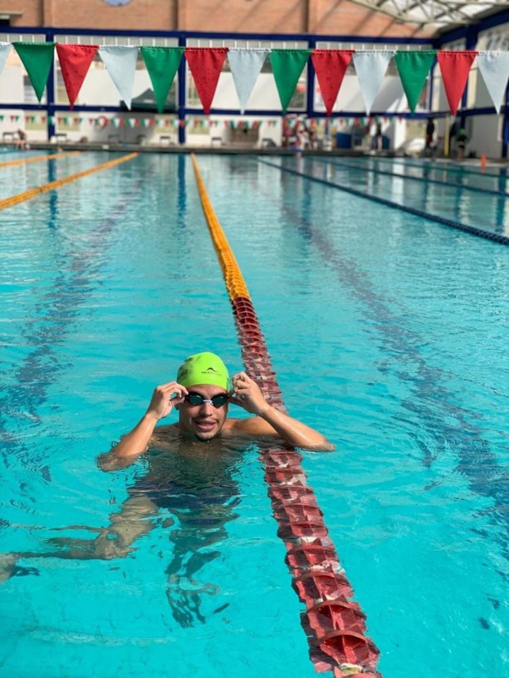 Sin prioridad, un nadador panamericano paga para poder entrenar