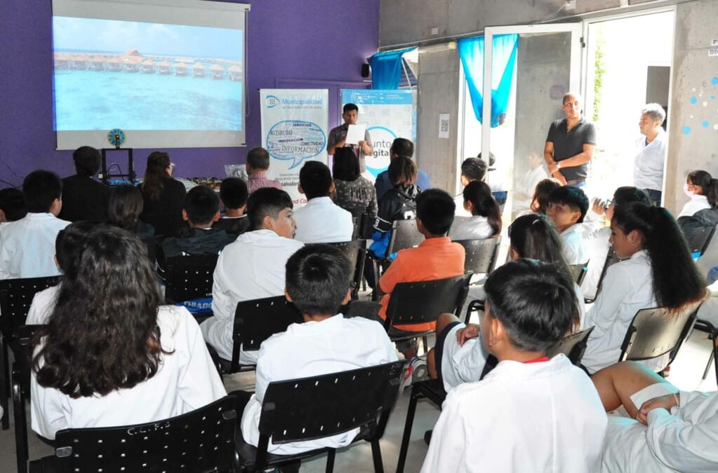En el salón de conferencias del Punto Digital "Faro del Saber", se concretó el lanzamiento Club XXII, ante la presencia de alumnos del 7mo Grado de la Escuela Pucarita.