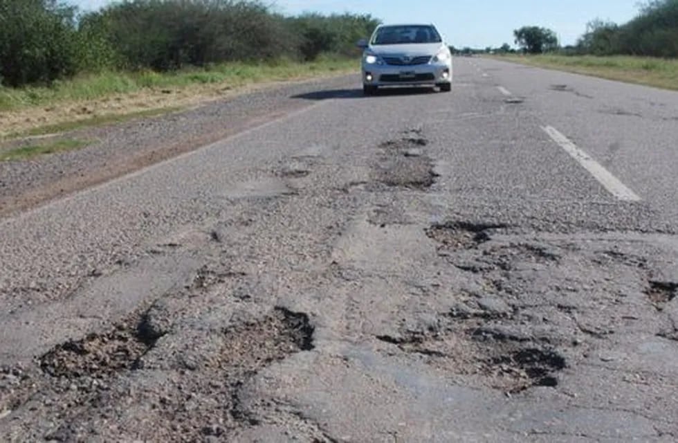 Kilómetros de asfalto deteriorado ponen en riesgo la vida de quienes circulen por ese tramo