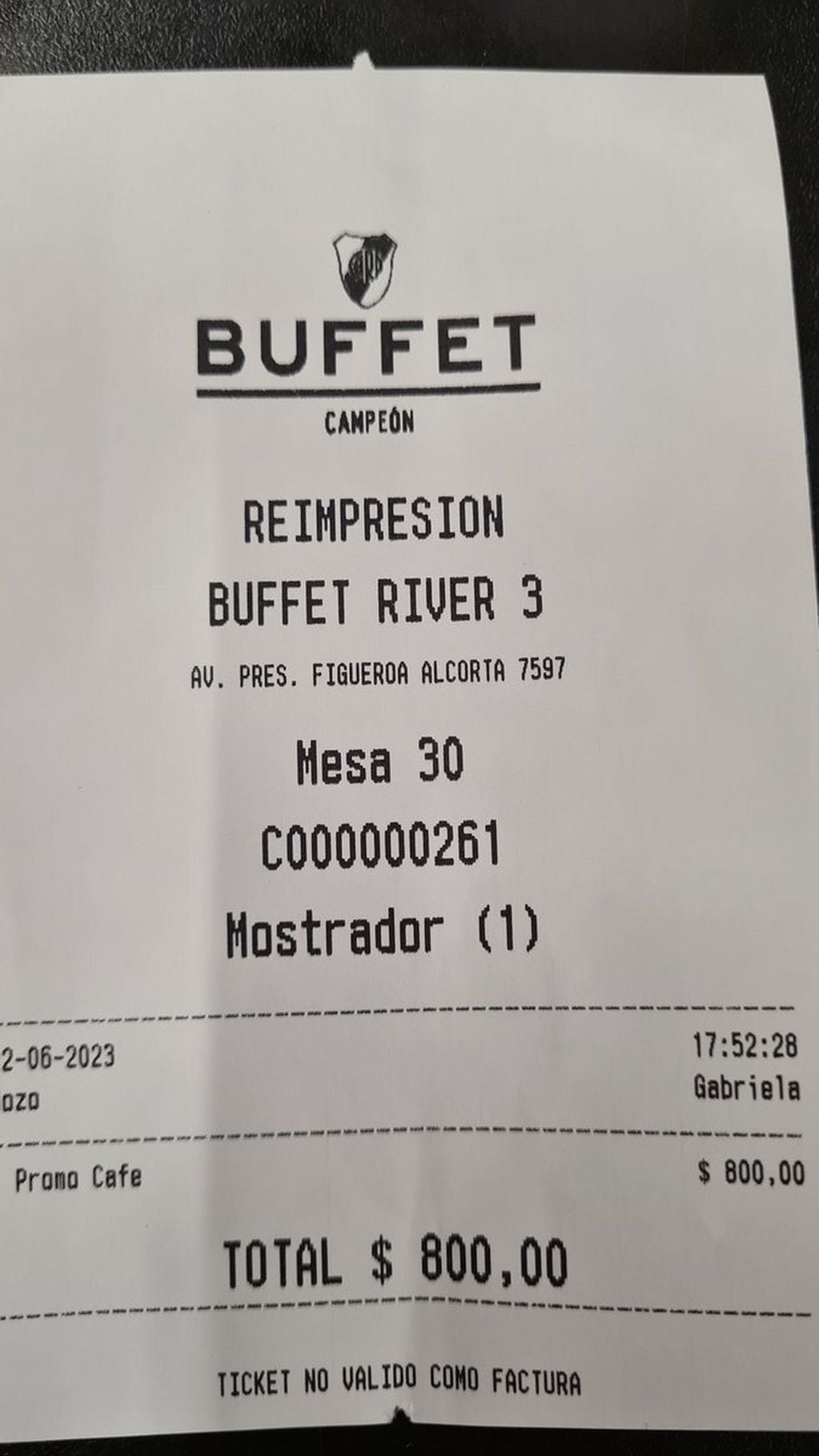 El buffete de River bajó sus precios