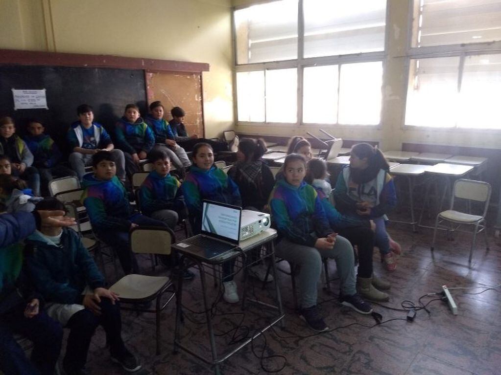 Alumnos de la escuela Comandante Espora participando de los talleres de prevención de enfermedades, Alta Gracia.