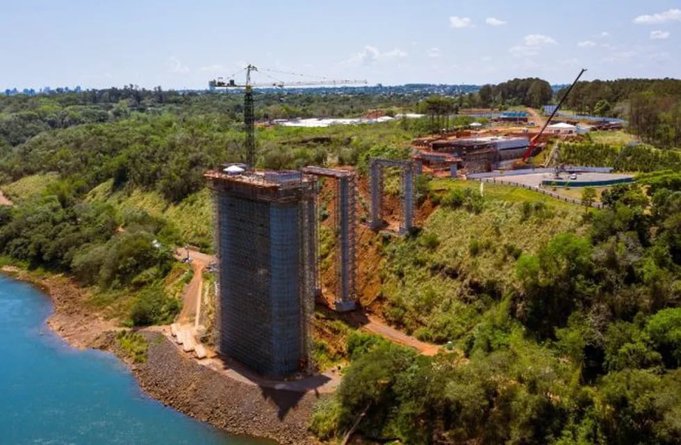 Se concluyó una nueva etapa de la obra del Puente de Integración que unirá Foz do Iguaçu y Presidente Franco
