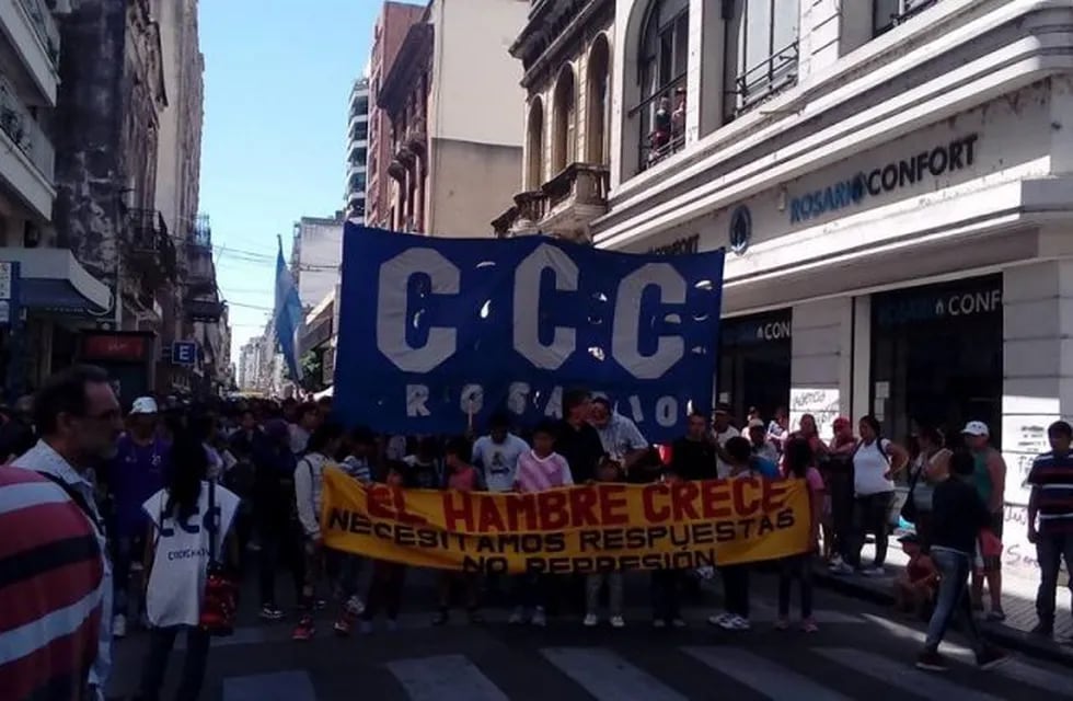 Marcha de la Corriente Clasista y Combativa (CCC) hasta la sede de Anses en Rosario.