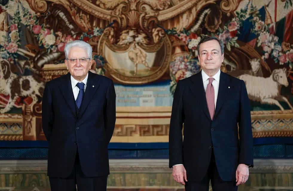 El Presidente de Italia Sergio Mattarella y el nuevo primer ministro Mario Draghi (Foto: GUGLIELMO MANGIAPANE / POOL / AFP)