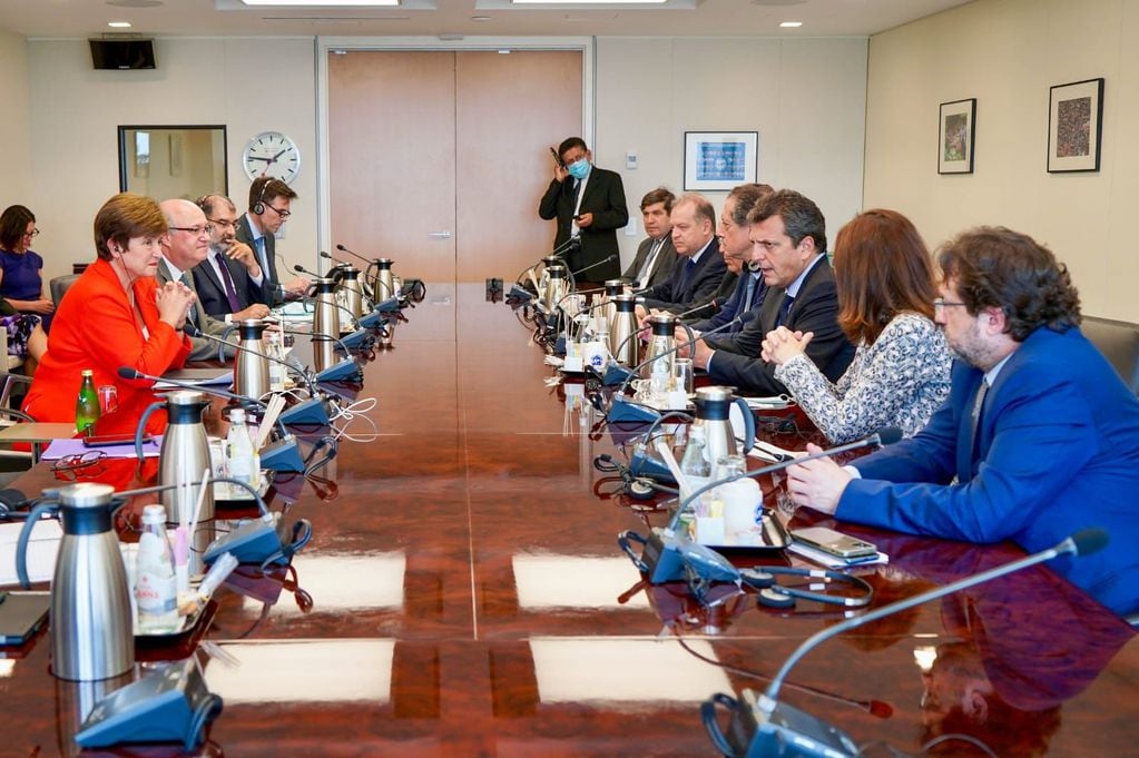Una de las reuniones de Sergio Massa con el FMI.
