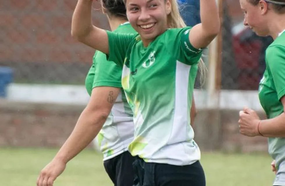 La puntaltense Julieta Romera anotó dos goles para la victoria de Municipales.