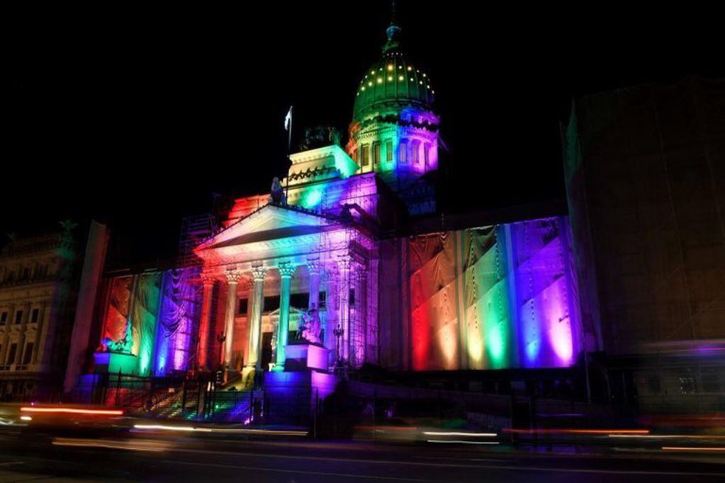 Iluminarán los monumentos porteños a 10 años de la aprobación del matrimonio igualitario