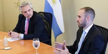 GOBIERNO. Alberto Fernández y el ministro de Economía, Martín Guzmán. (La Voz)