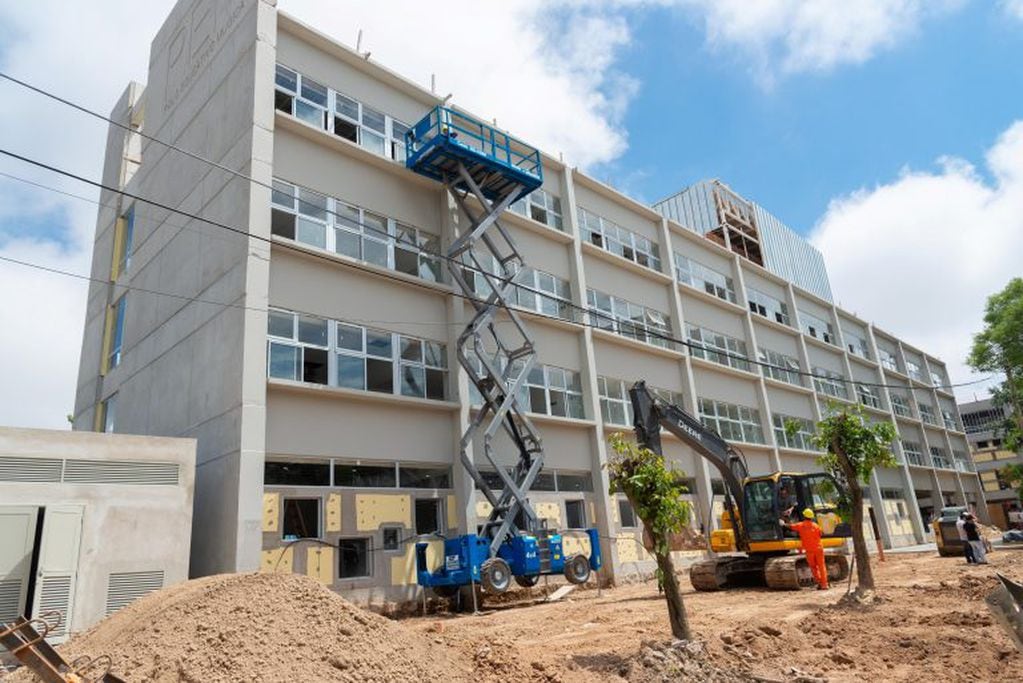 Rodríguez Larreta recorrió las obras de la nueva sede del Ministerio de Educación, que se mudará al Barrio 31 (GCBA)