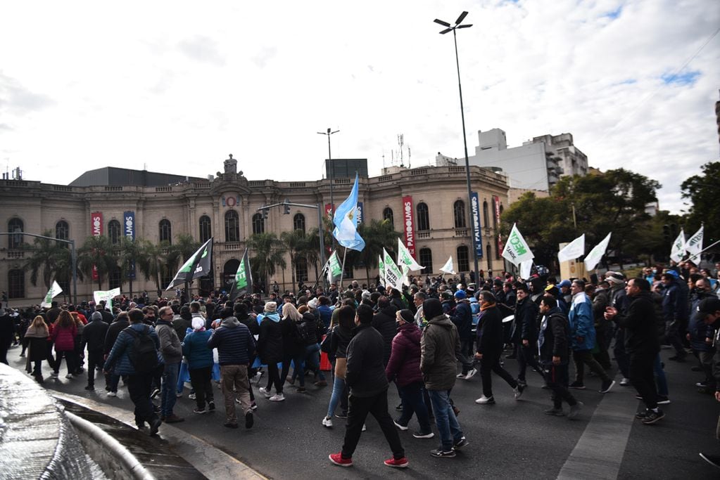 Así avanzó la marcha del Suoem por las calles de Córdoba (Pedro Castillo/LaVoz).