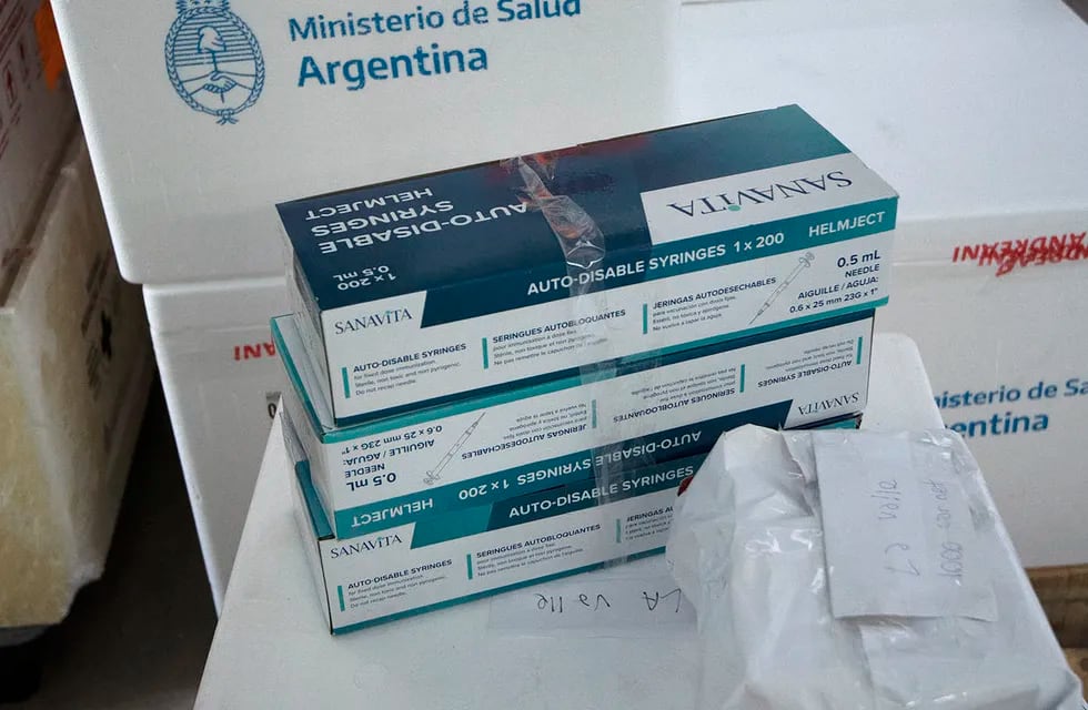 Vacuna AstraZeneca 
Foto: Orlando Pelichotti  / Los Andes