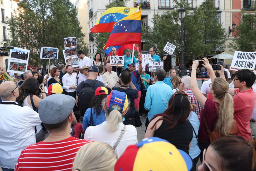 Guaidó convocó a los venezolanos a las calles este viernes (EFE)