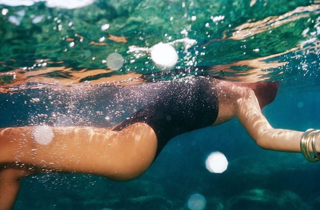Dua Lipa lució un espectacular traje de baño y encendió Instagram
