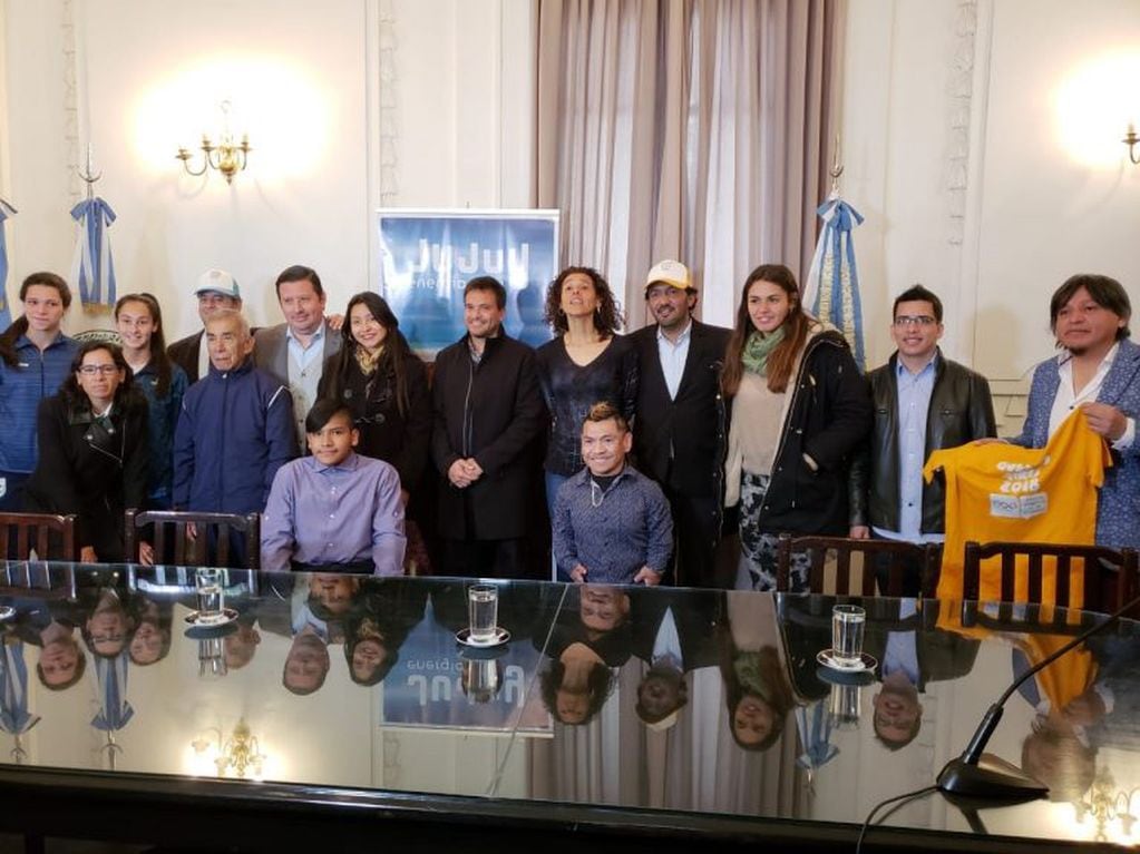 Deportistas, artistas y jóvenes jujeños destacados portarán la Llama Olímpica de la juventud, a su paso por Jujuy.