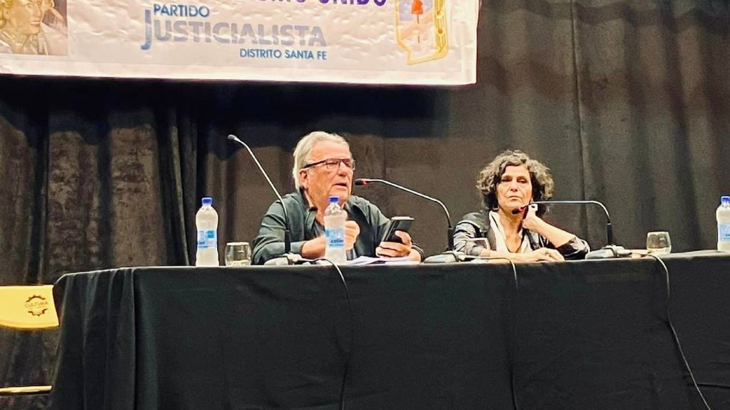 El presidente del PJ santafesino, Ricardo Olivera, participó del congreso junto a la vicepresidenta Norma López.