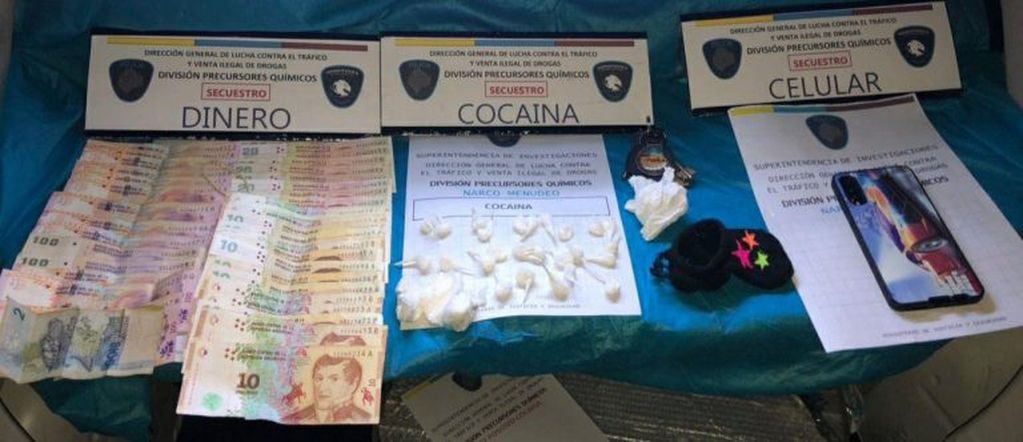Capturaron a tres dealers peruanos con varias dosis de cocaína en Villa Luro y Barracas (Foto: Policía de la Ciudad)