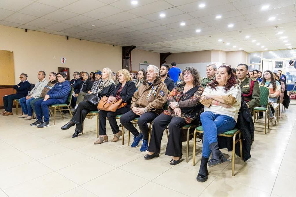 El Conversatorio “Sanidad en Malvinas”, se llevó a cabo con un auditorio repleto.