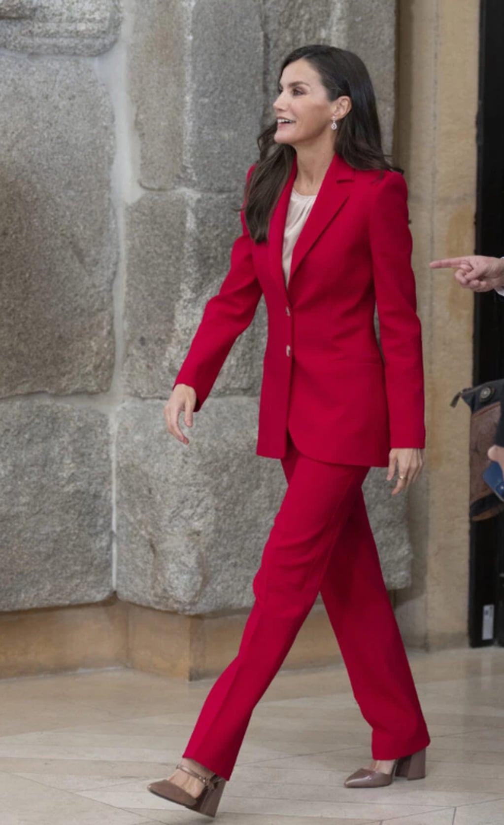 Letizia y Máxima deslumbran con el color “royal”