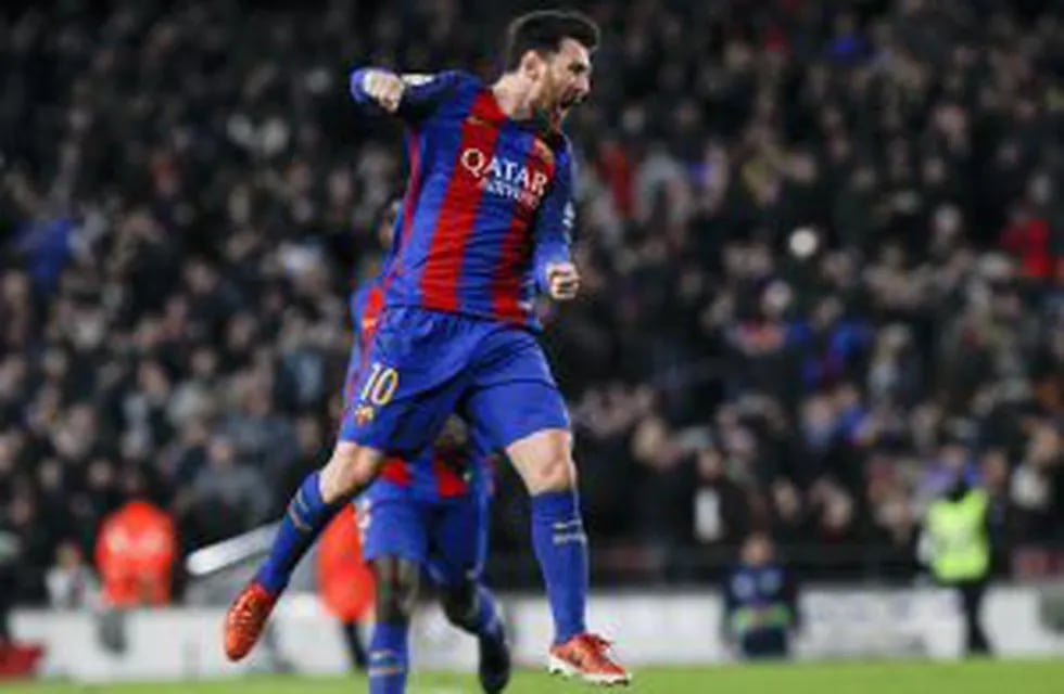 GRA475. BARCELONA, 11/01/2017.- El delantero argentino del FC Barcelona Leo Messi celebra su gol, tercero del equipo frente al Athletic de Bilbao, durante el partido correspondiente a la vuelta de los octavos de final de la Copa del Rey que se disputa est