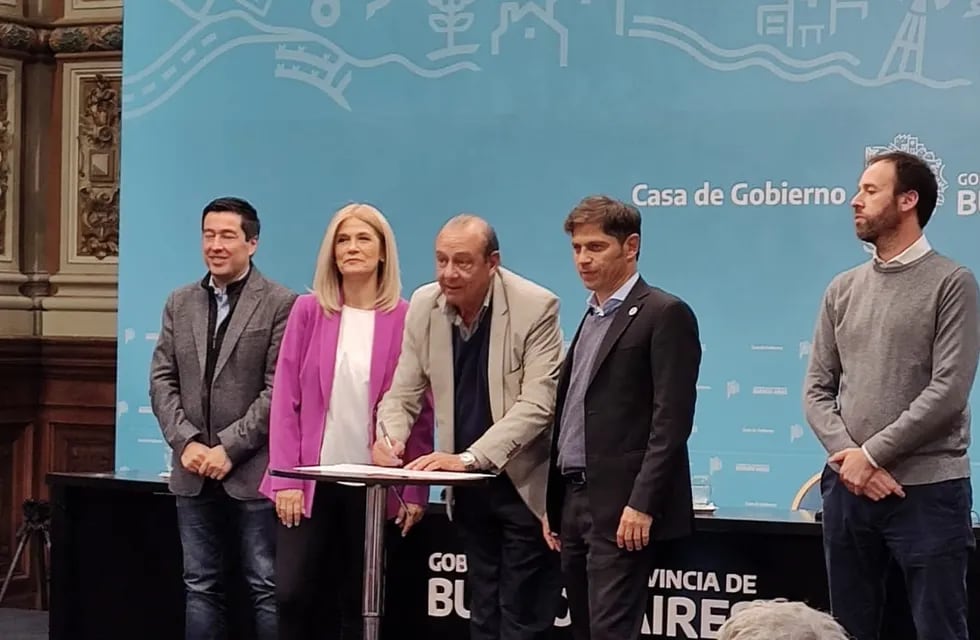 Tres Arroyos: Sánchez firmó el acta de adhesión al Programa Municipios en Marcha