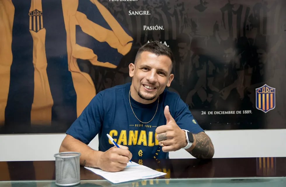 Emiliano Vecchio renovó su contrato con Central