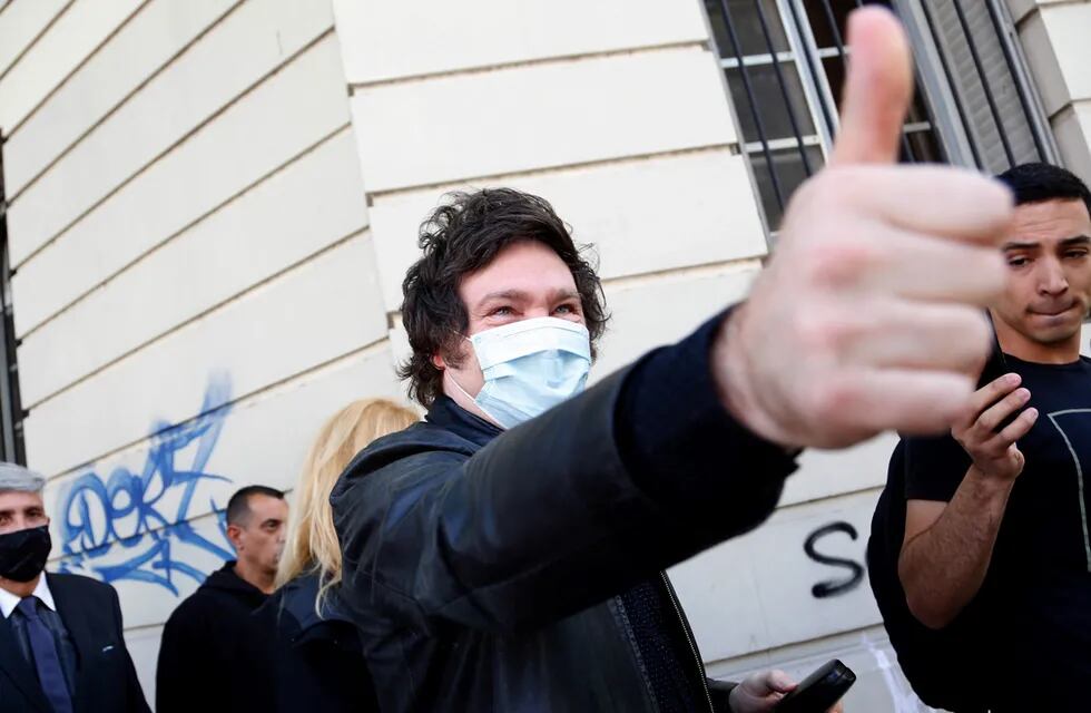 El principal candidato a diputado nacional de La Libertad Avanza por la ciudad de Buenos Aires, Javier Milei, dijo hoy que desde su espacio realizaron "un trabajo duro" y que "los resultados se verán hoy a la noche", tras votar en el marco de las elecciones legislativas que se desarrollan este domingo. (Télam)