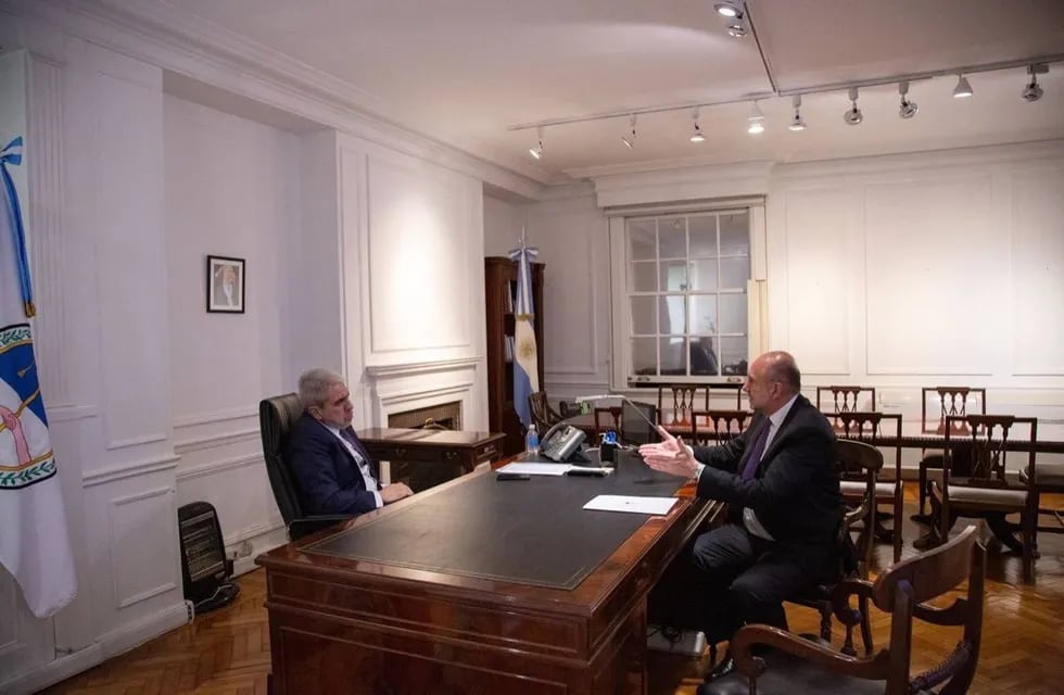 El ministro de Seguridad de la Nación, Aníbal Fernández, se reunió con el gobernador de Santa Fe, Omar Perotti, el mismo día en que asumió el cargo.