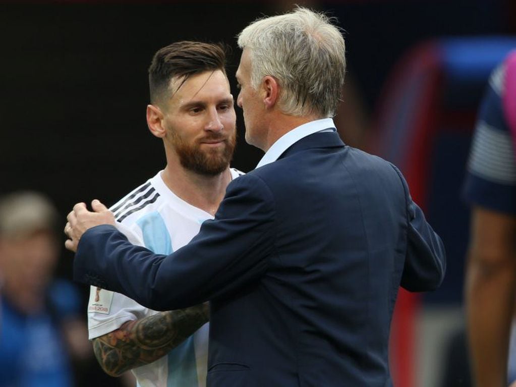 Messi saluda al entrenador francés