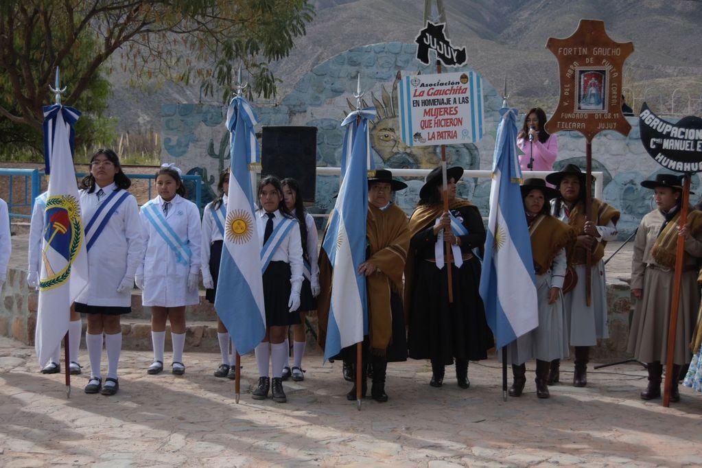 Delegaciones escolares acompañaron a las instituciones tradicionalistas que se congregaron en Huacalera, llegadas desde distintos puntos de la provincia.