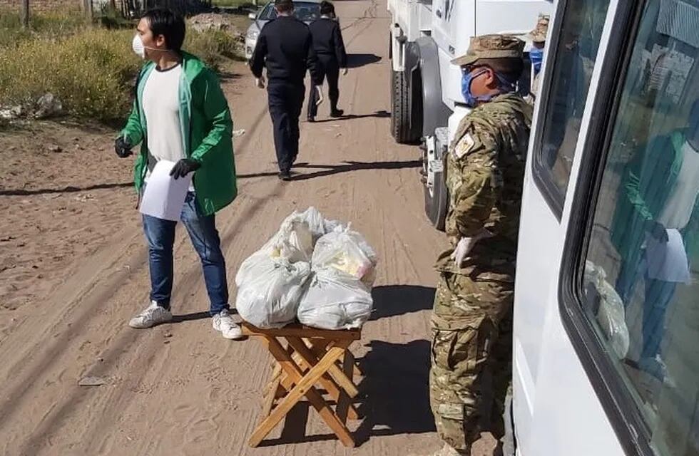 El Municipio y la Armada entregaron 16 kilos de alimentos en Punta Alta