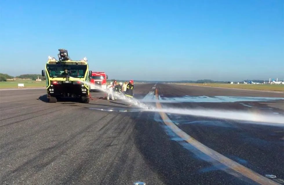 El aeropuerto de Ezeiza permaneció cerrado por un derrame de aceite en la pista.