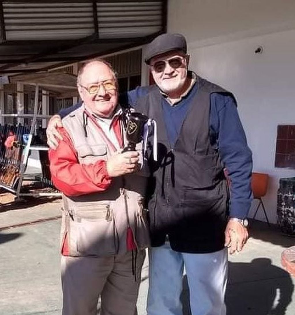 Atilio "Tata" Francesso junto a Miguel Boeto Club Caza y Pesca Arroyito