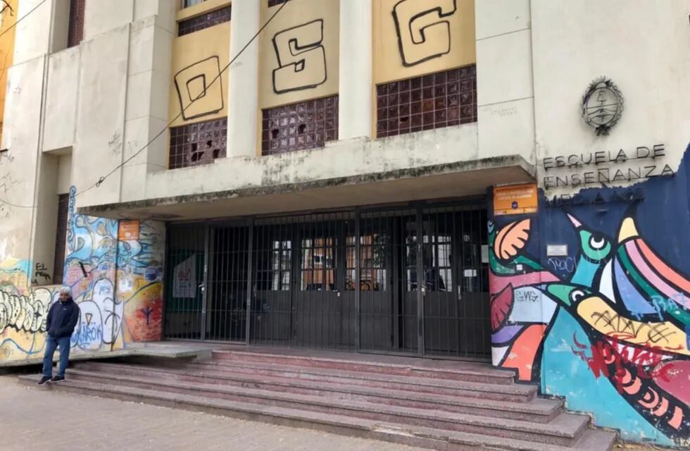 La Plata: se derrumbó el techo con alumnos en clase.