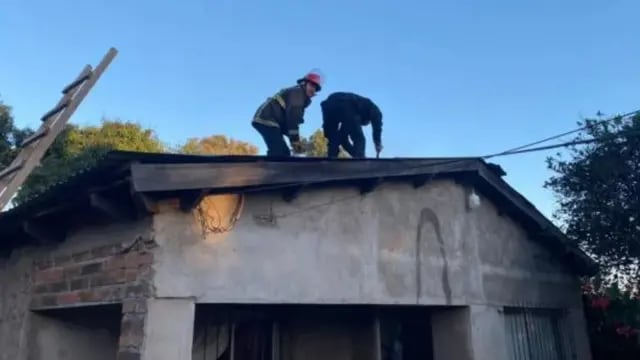 Un presunto desperfecto eléctrico provocó un incendio en una vivienda de Oberá