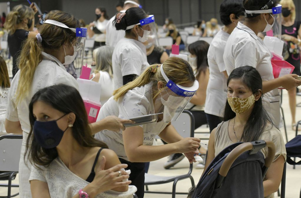 Comenzó hoy la vacunación a los docentes en el Aconcagua Arena