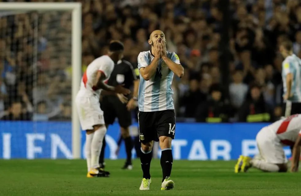 Argentina's Javier Mascherano reacts after missing a chance to score during a World Cup qualifying soccer match against Peru, at La Bombonera stadium in Buenos Aires, Argentina, Thursday, Oct. 5, 2017. (AP Photo/Victor R. Caivano)