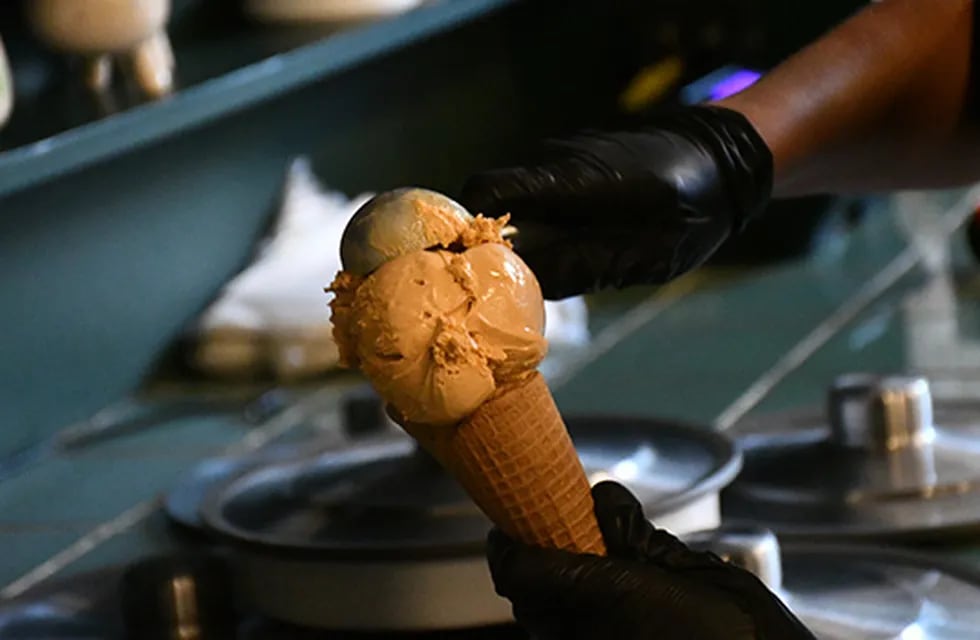 Preparación helado artesanal en Rosario (Municipalidad de Rosario)