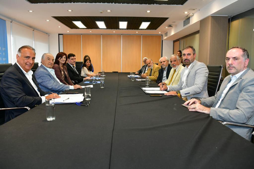 El acuerdo salarial, que se firmó en el Ministerio de Trabajo, Empleo y Seguridad Social y contó con la presencia de la ministra Kelly Olmos.
