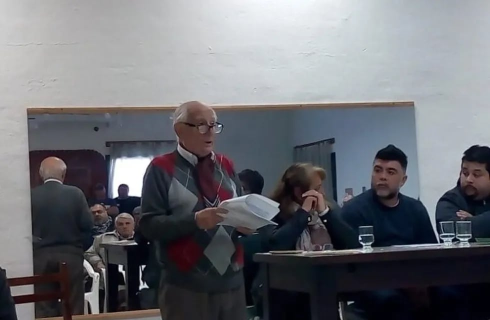 Carlos Zavala en la lectura del informe anual de Villa Los  Aromos. (Mi Valle)