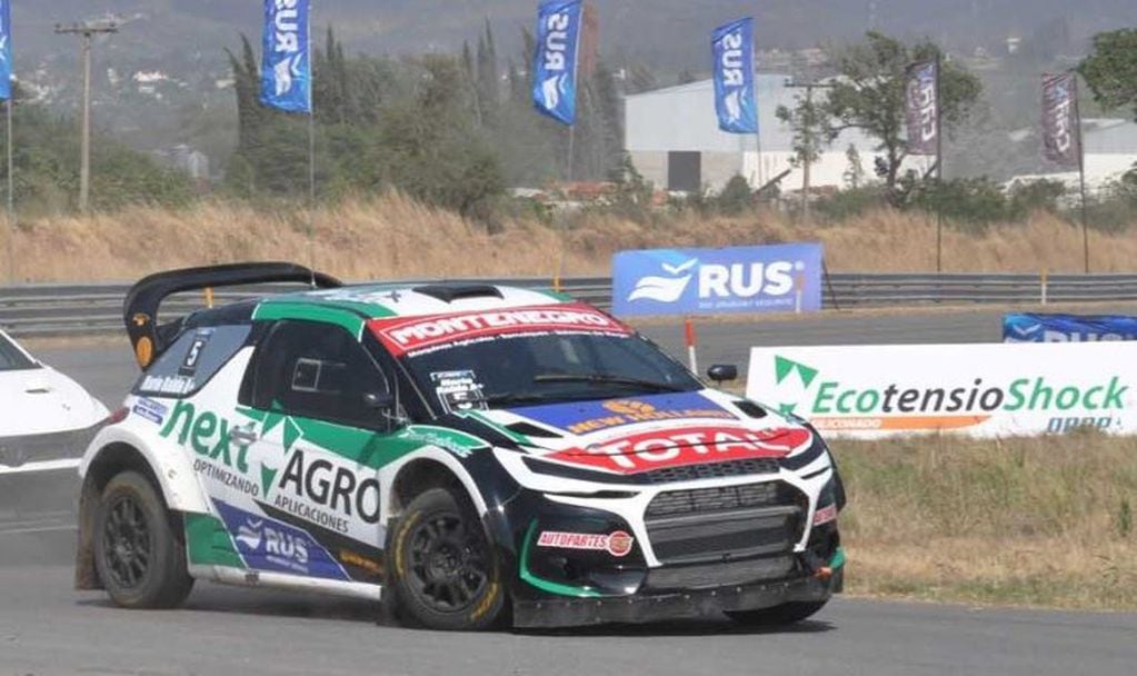 Una semana después de haber debutado en el Top Race Series, Mario Baldo fue protagonista también del Rallycross. Fue escolta en la final del domingo de la categoría RC2.