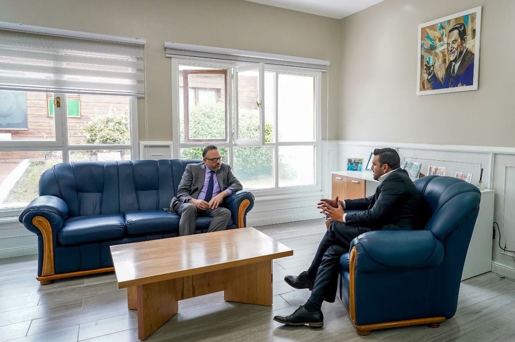 El Ministro de Desarrollo Productivo de la Nación, Matías Kulfas fue recibido por el intendente Walter Vuoto en la sede de Intendencia de la Municipalidad de Ushuaia.