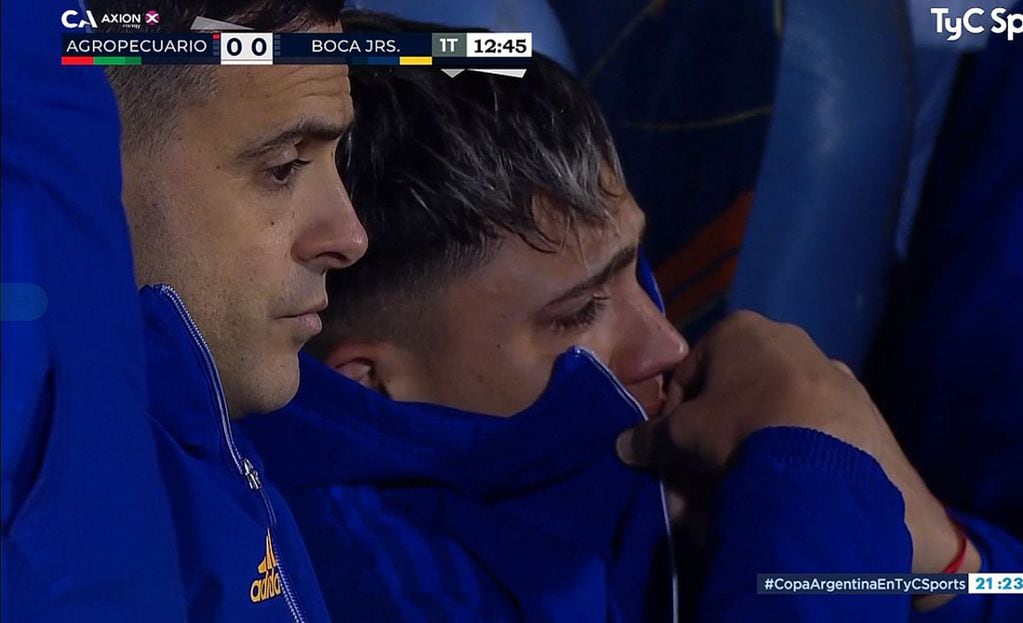 Zeballos dejó la cancha con mucho dolor sin saber la gravedad de su lesión en ese momento. (Foto: Captura TV).